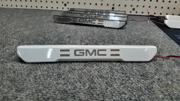 2023 GMC Canyon Fender lights (GMC logo)